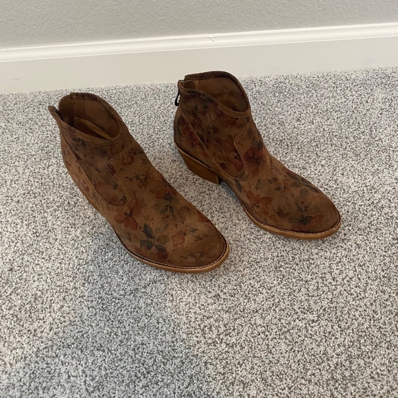 Sofft Aisley Ankle Boot - Picture 3 of 4